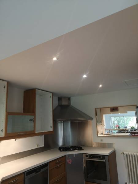 Rénovation du plafond suite à un dégât des eaux dans une maison proche de Nantes.